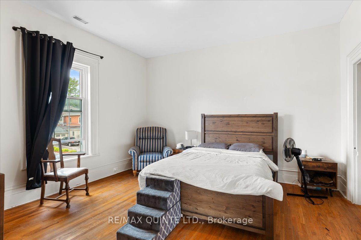 225 William St