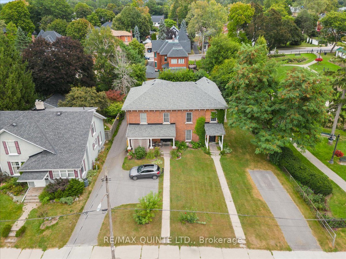225 William St