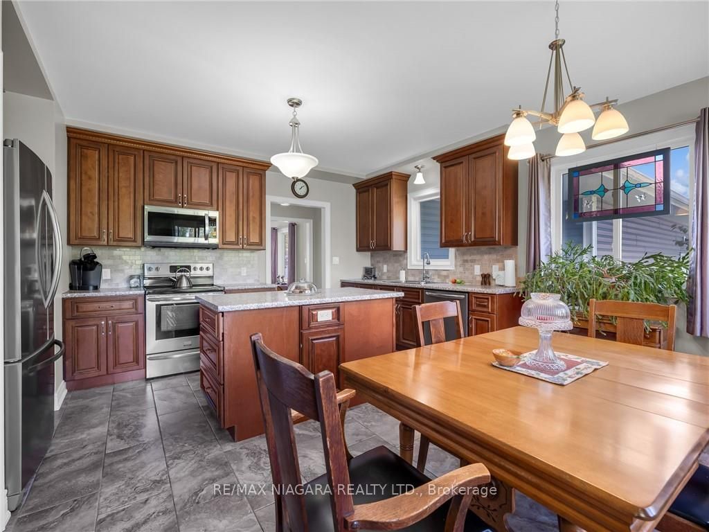 880 Edgemere Road