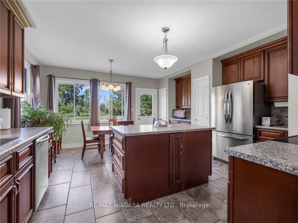 880 Edgemere Road
