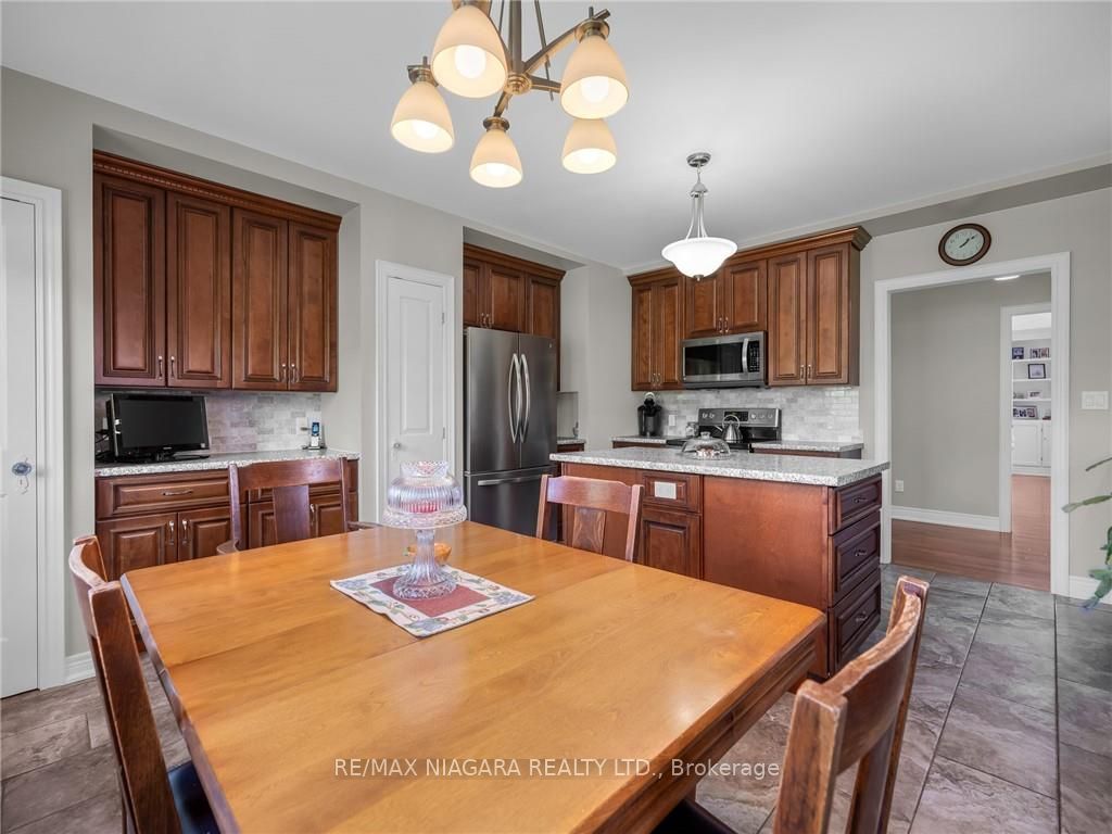 880 Edgemere Road