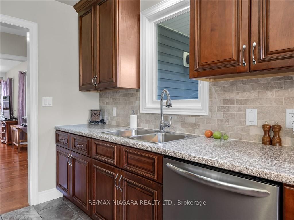 880 Edgemere Road