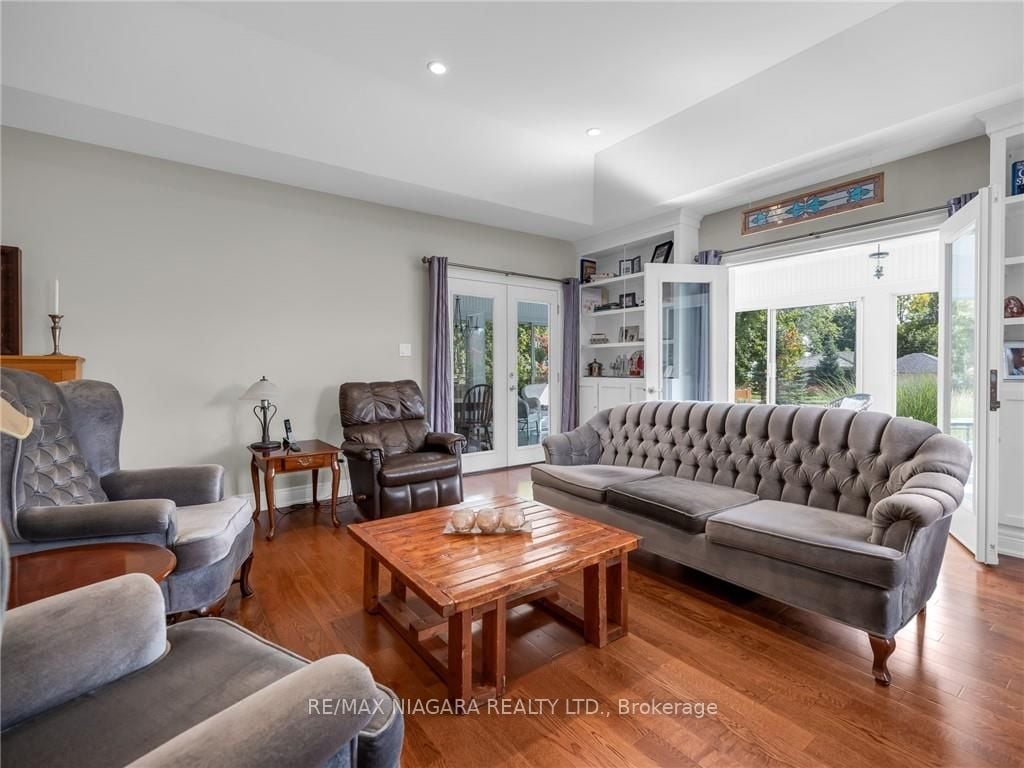 880 Edgemere Road