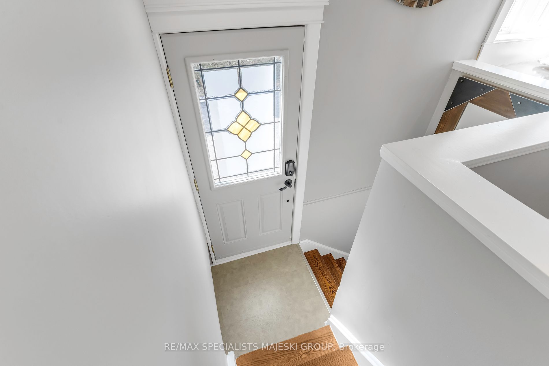 52 Wellington St