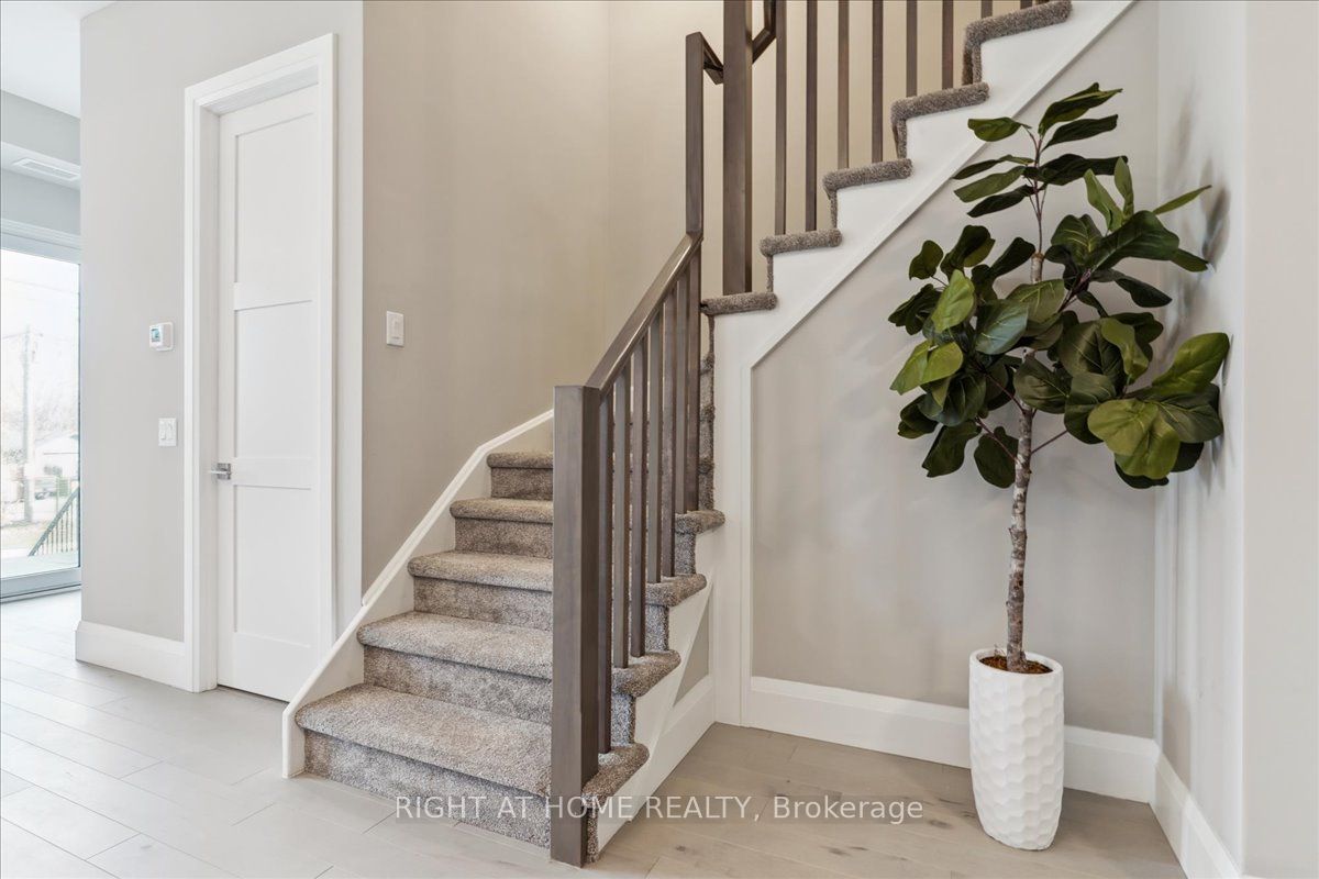 73 Arthur Street S, #101
