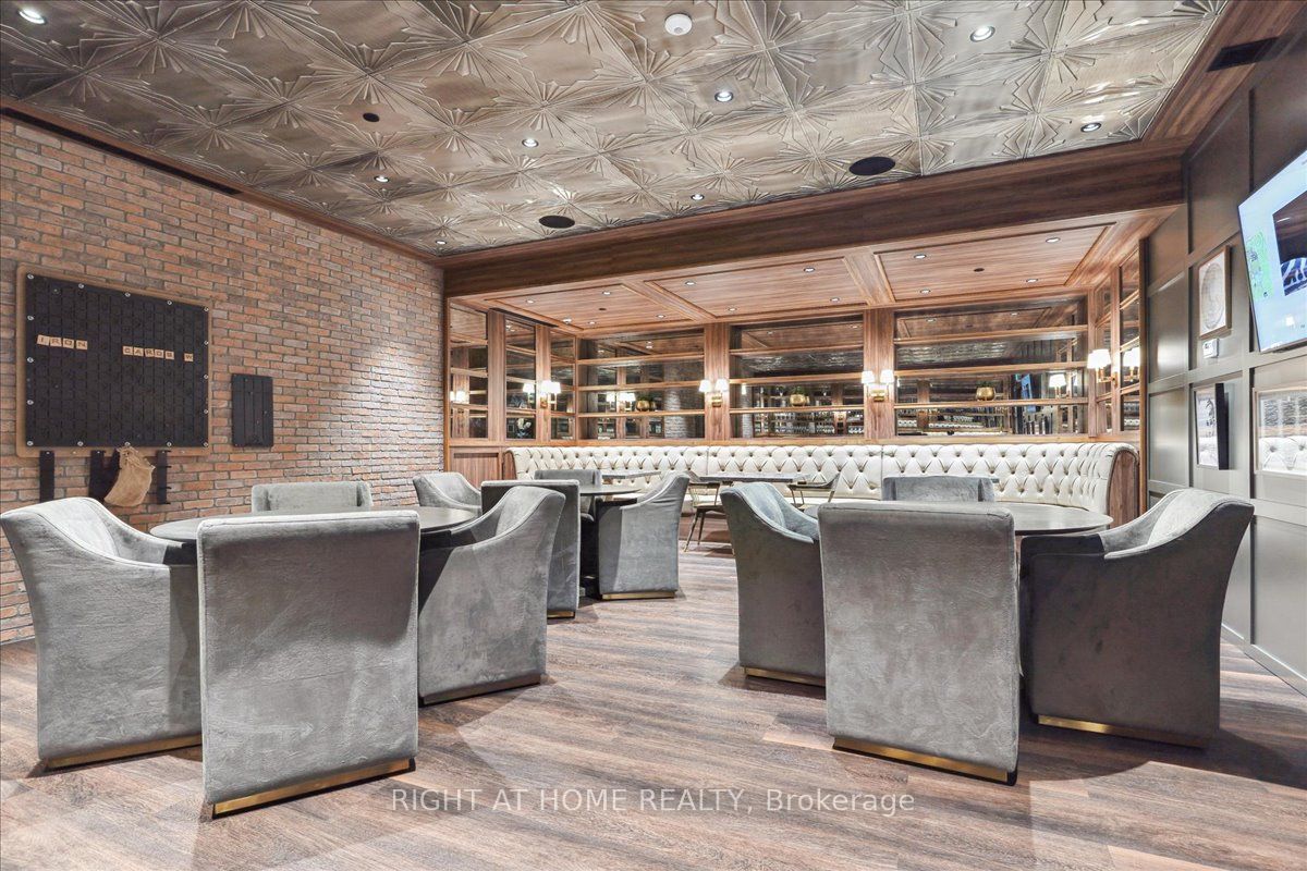 73 Arthur Street S, #101