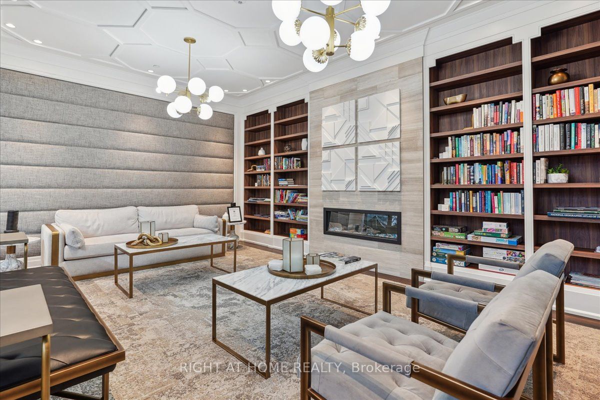 73 Arthur Street S, #101