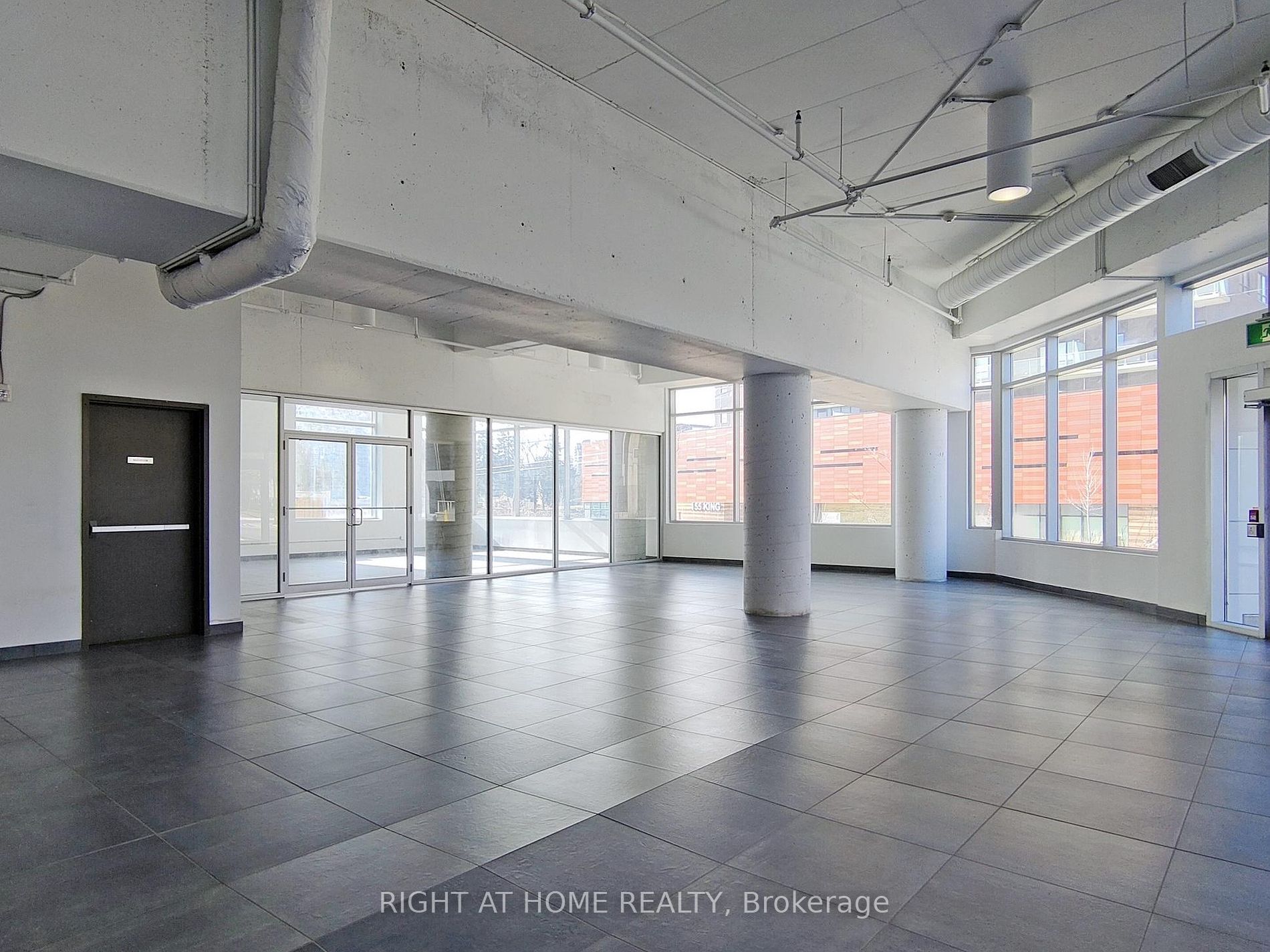158 King Street N, #907