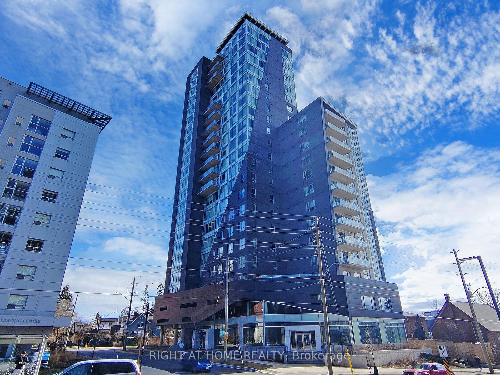 158 King Street N, #907
