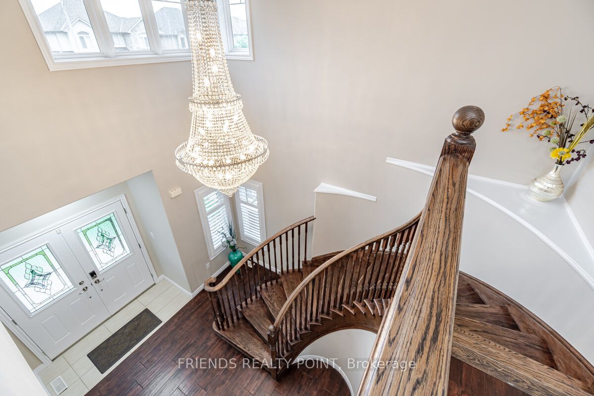 55 Thornbury Crt