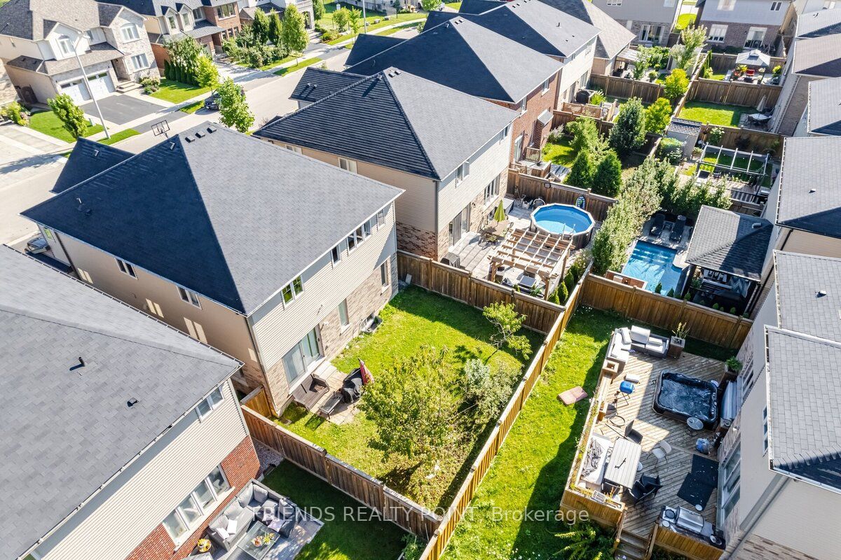 55 Thornbury Crt