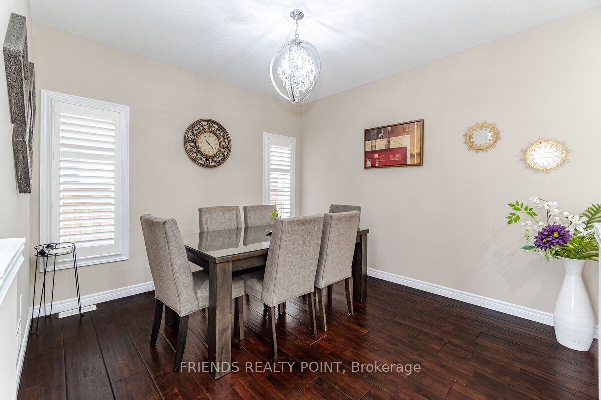 55 Thornbury Crt