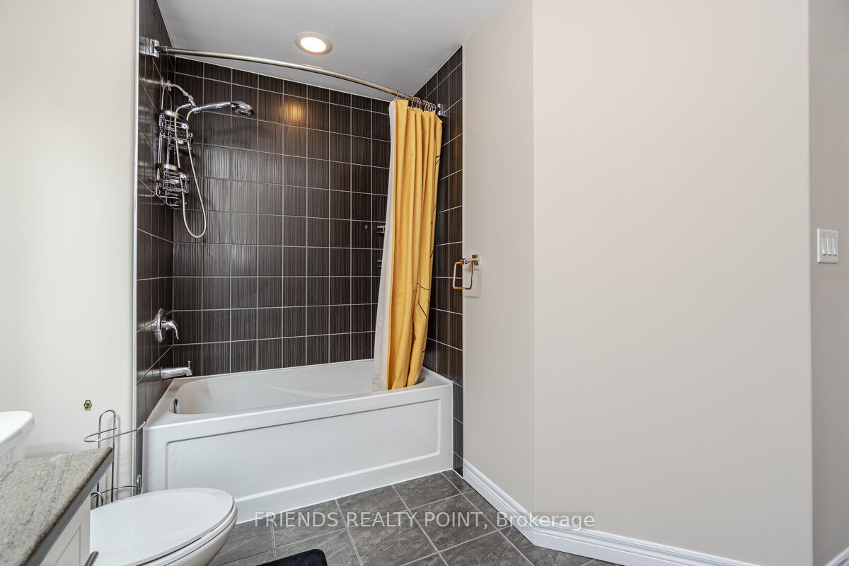 55 Thornbury Crt