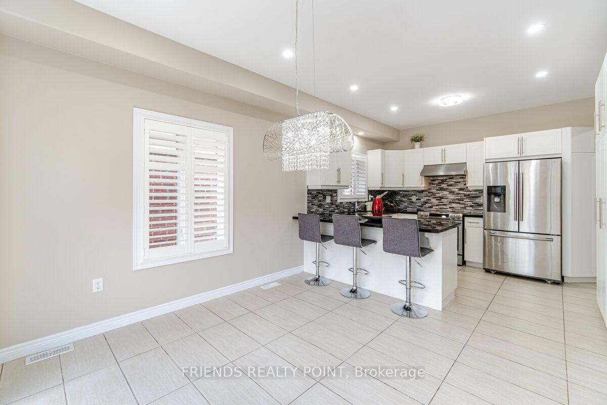 55 Thornbury Crt