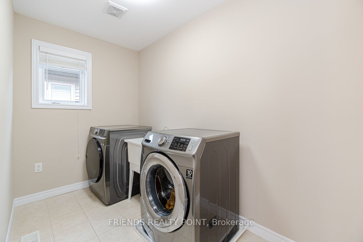 55 Thornbury Crt