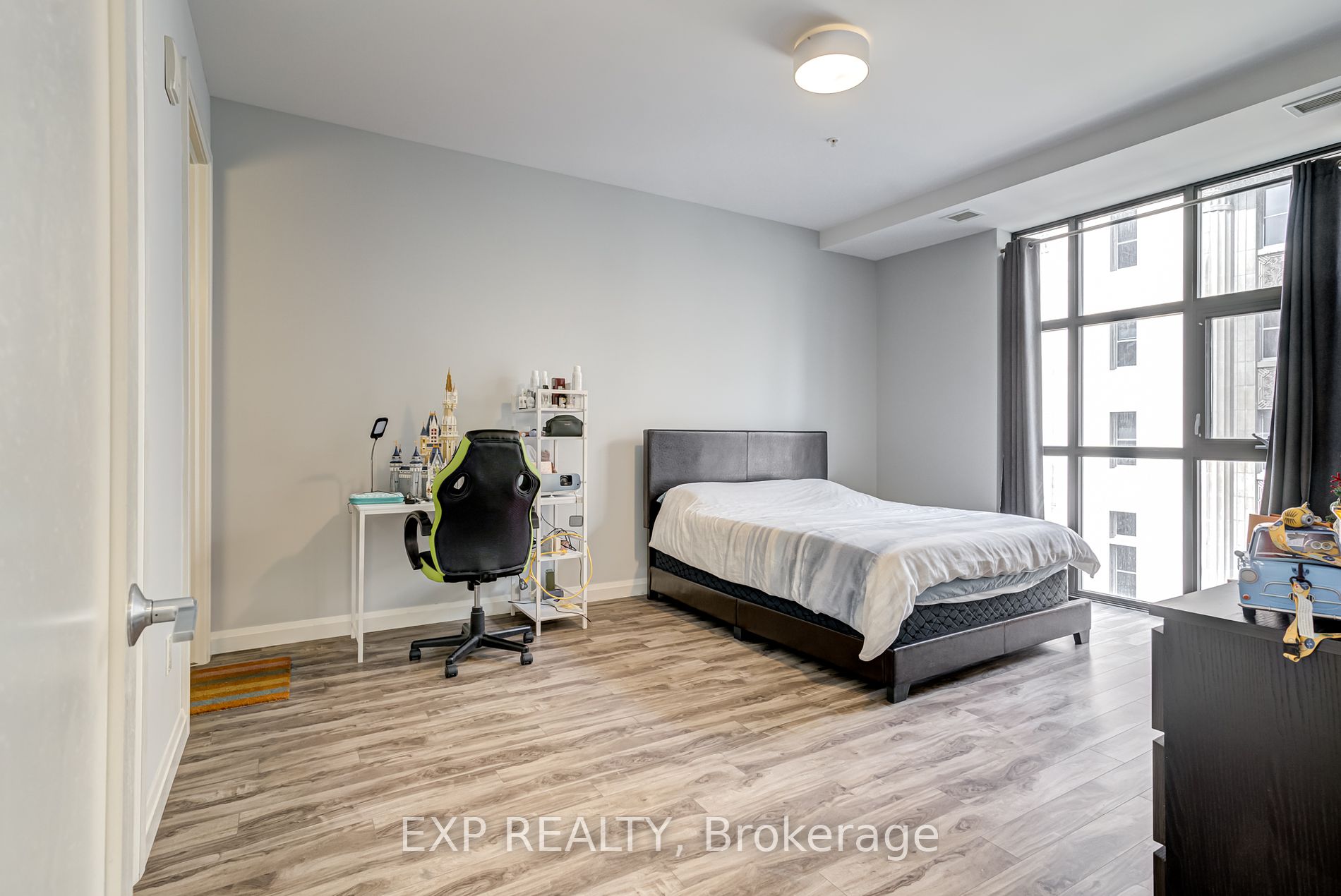 112 King St E, #608