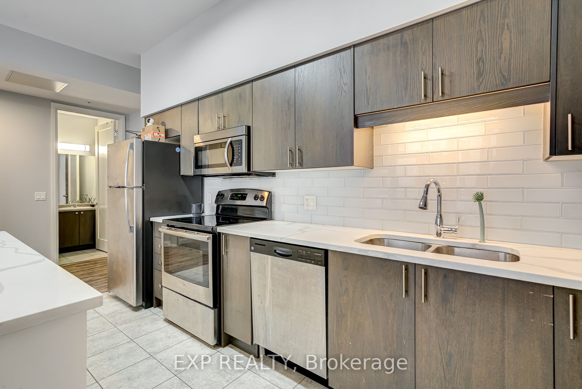 112 King St E, #608