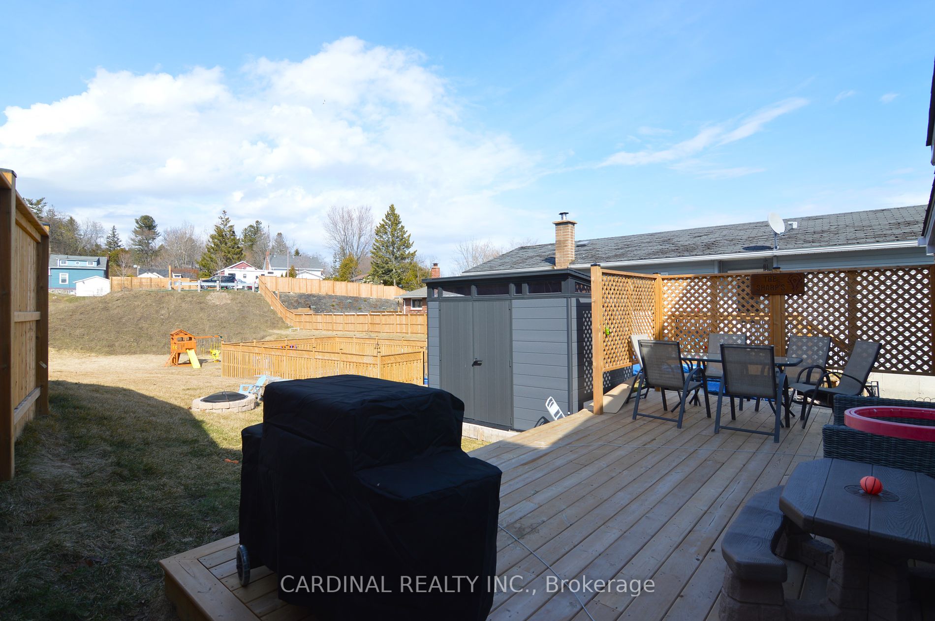 28 Alexander St