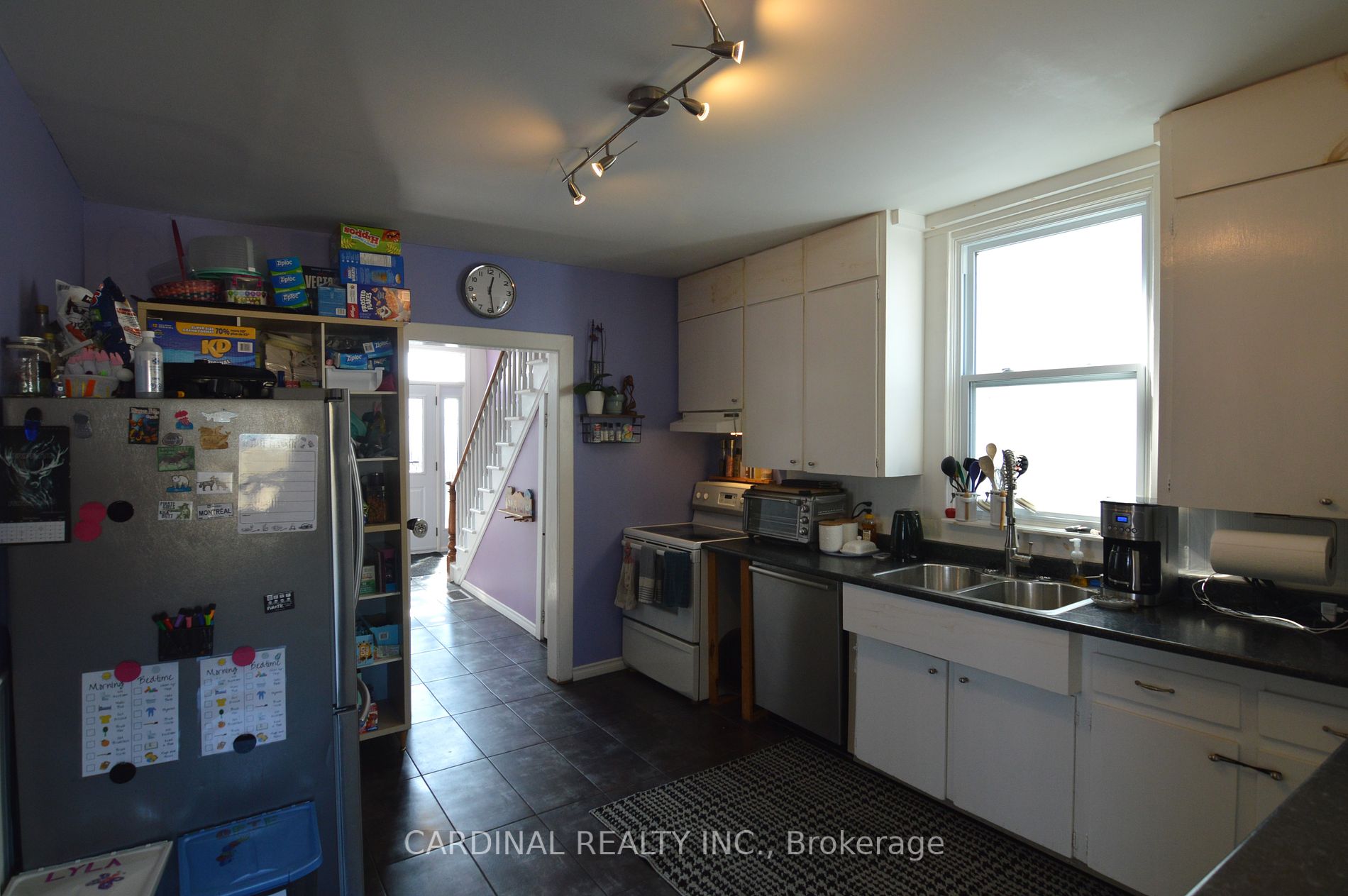 28 Alexander St