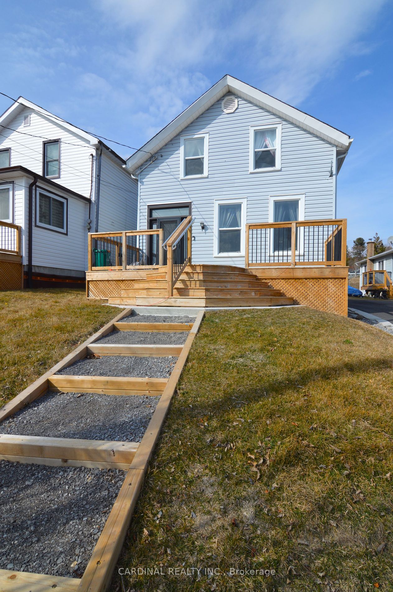28 Alexander St