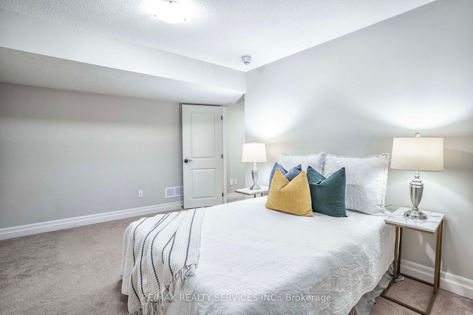 2290 Torrey Pines Way, #26