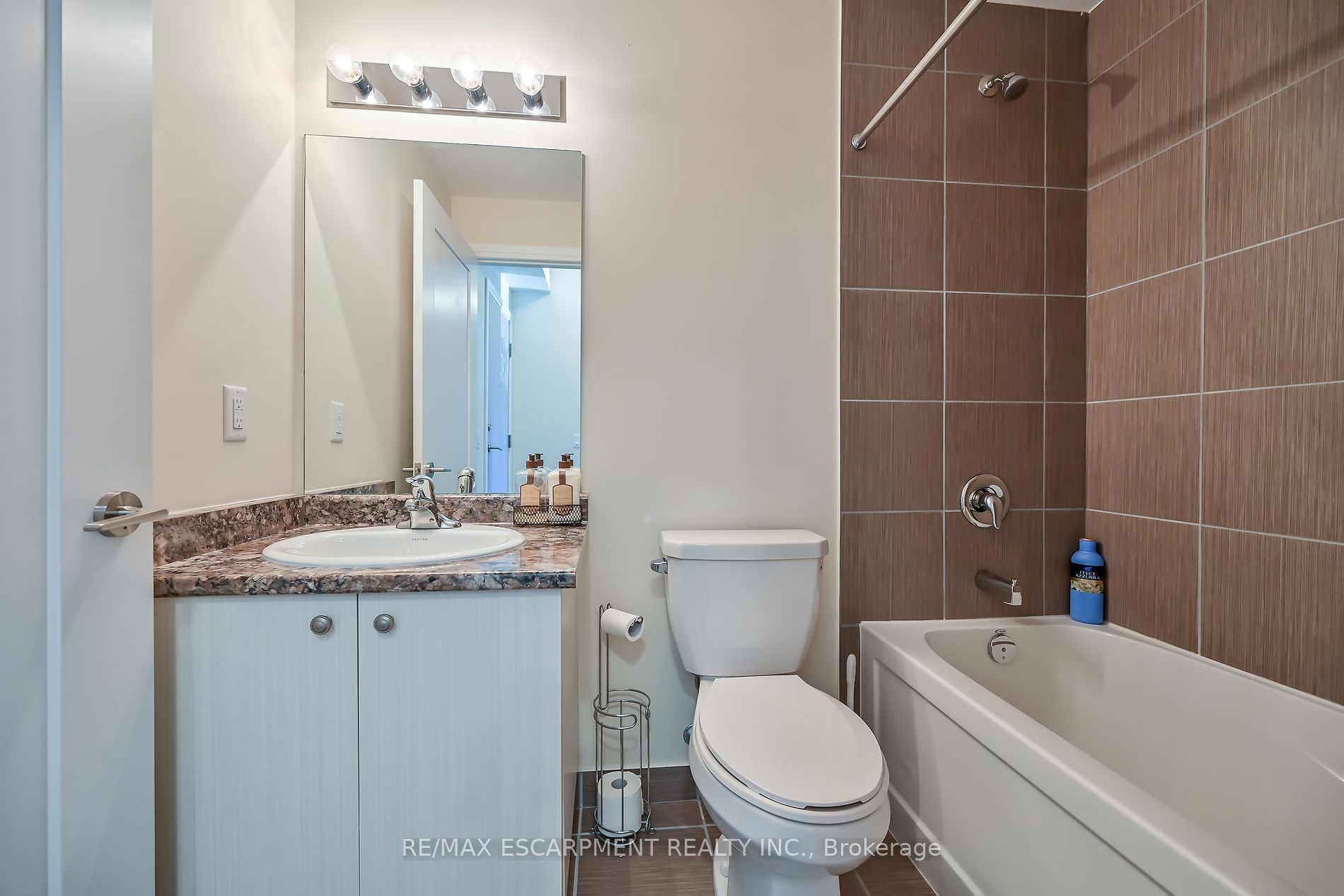 16 Concord Pl, #124