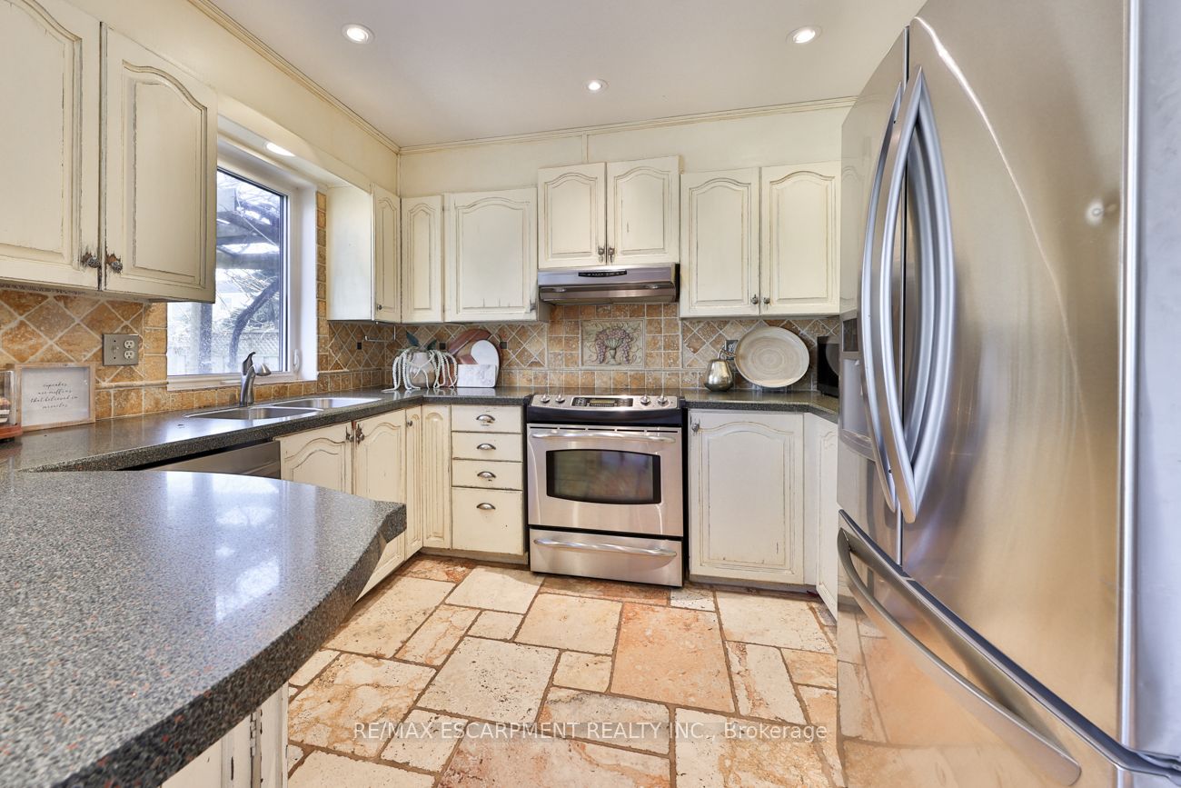48 Chudleigh St
