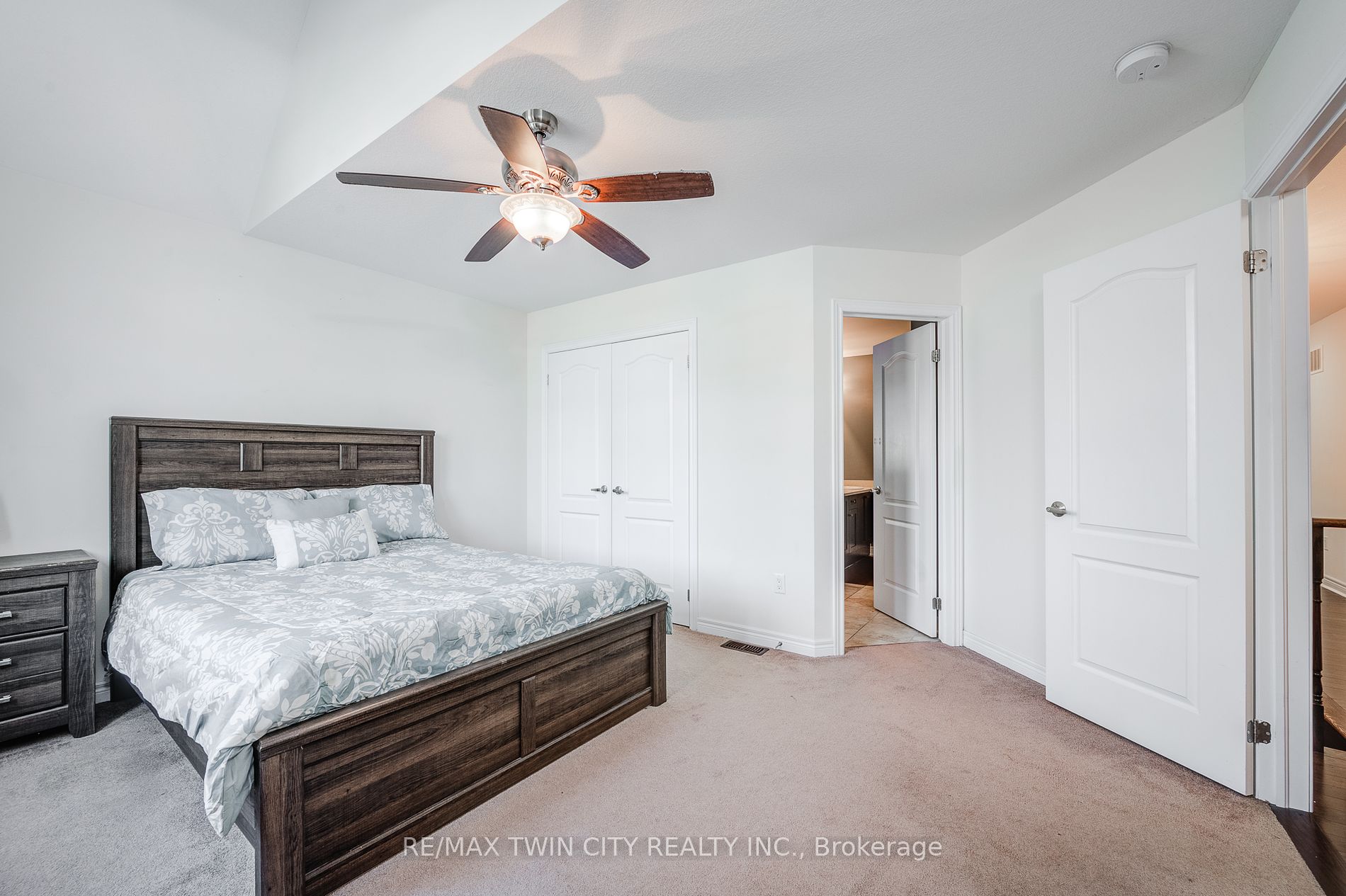 212 Dorchester Crt