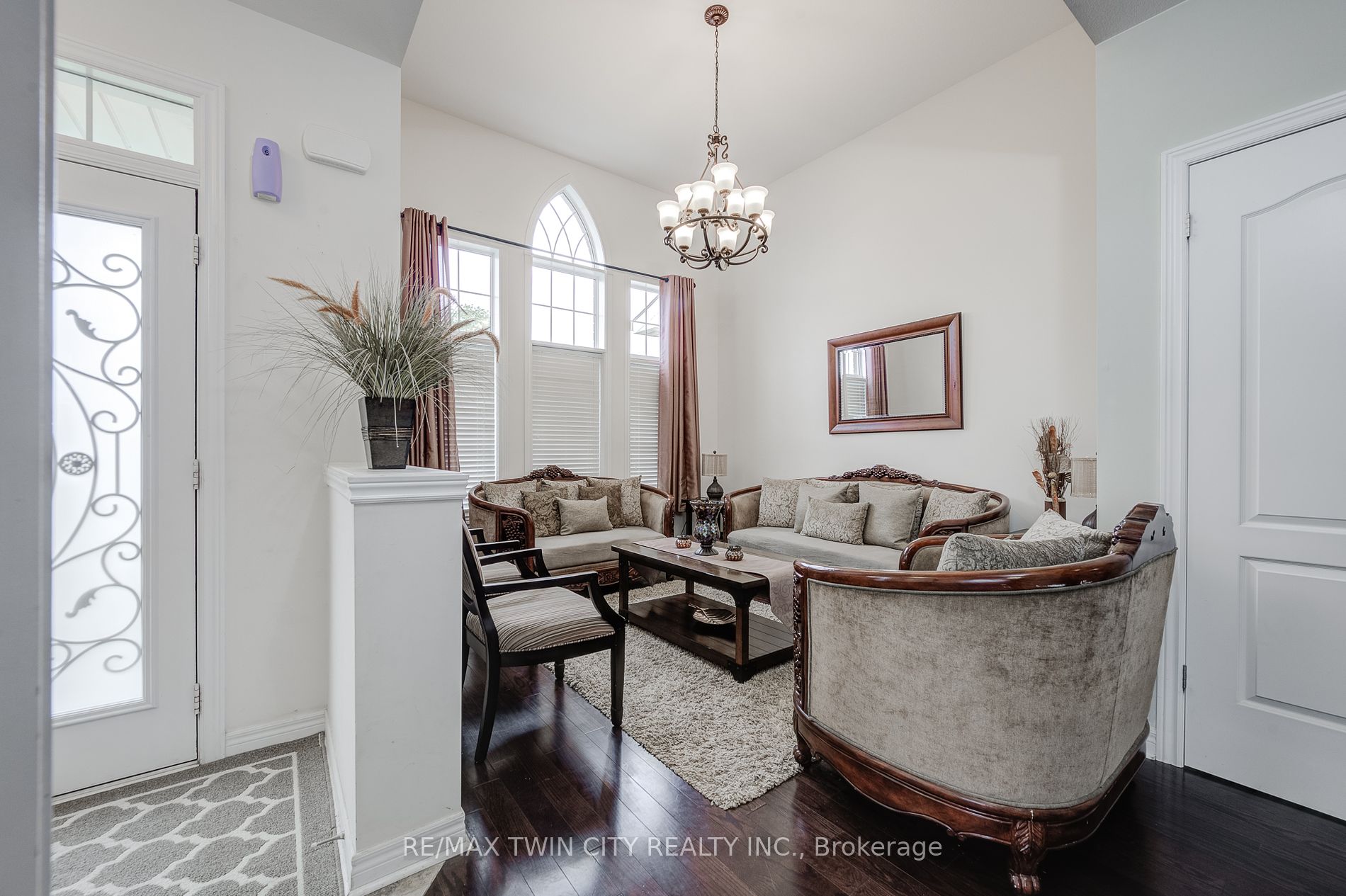 212 Dorchester Crt