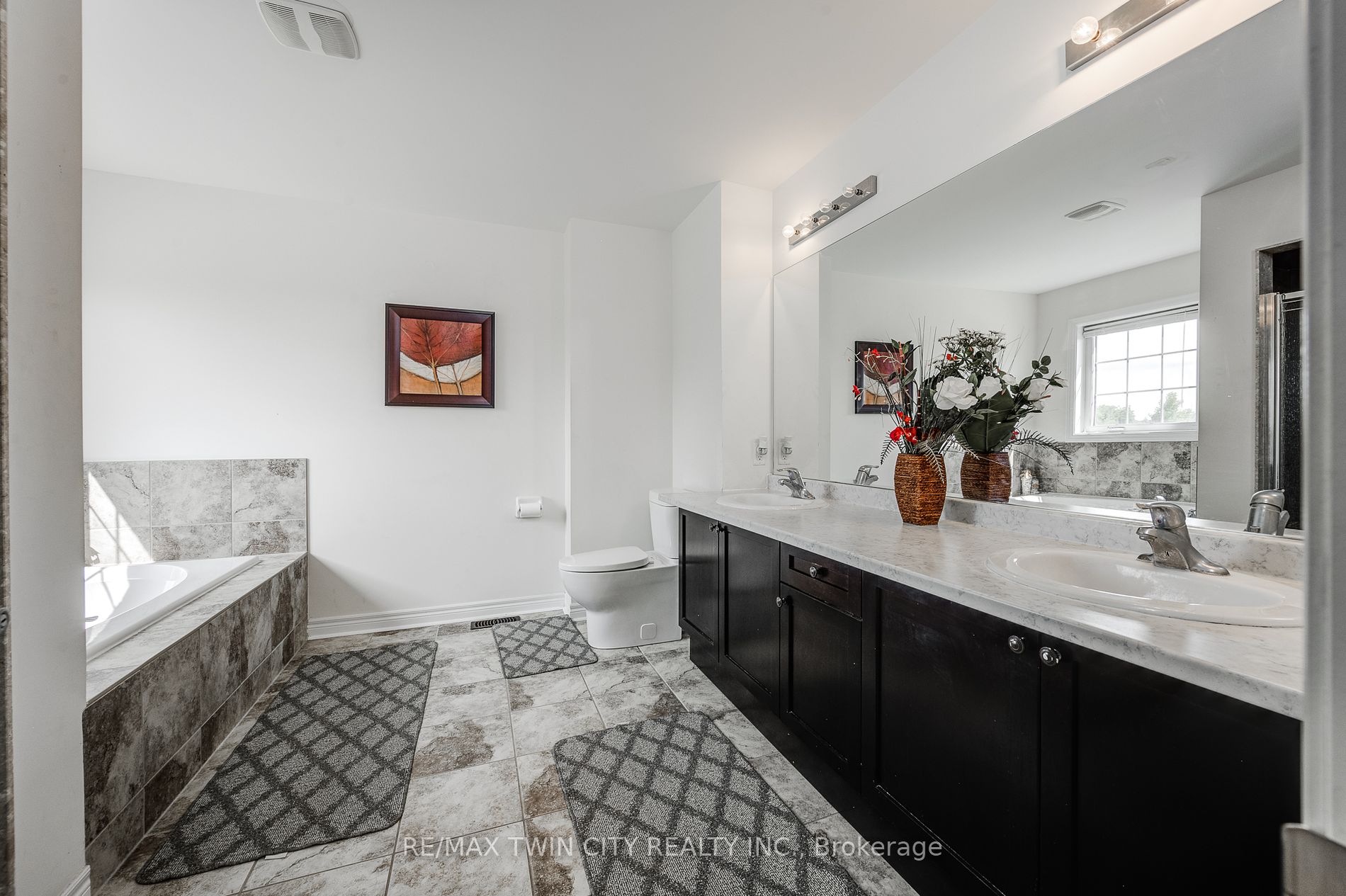 212 Dorchester Crt