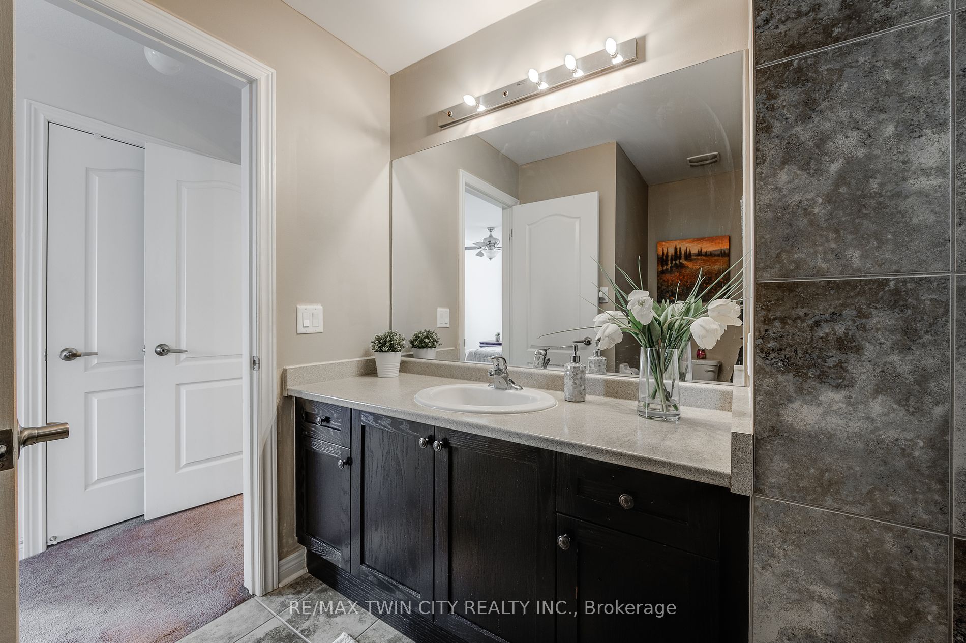 212 Dorchester Crt