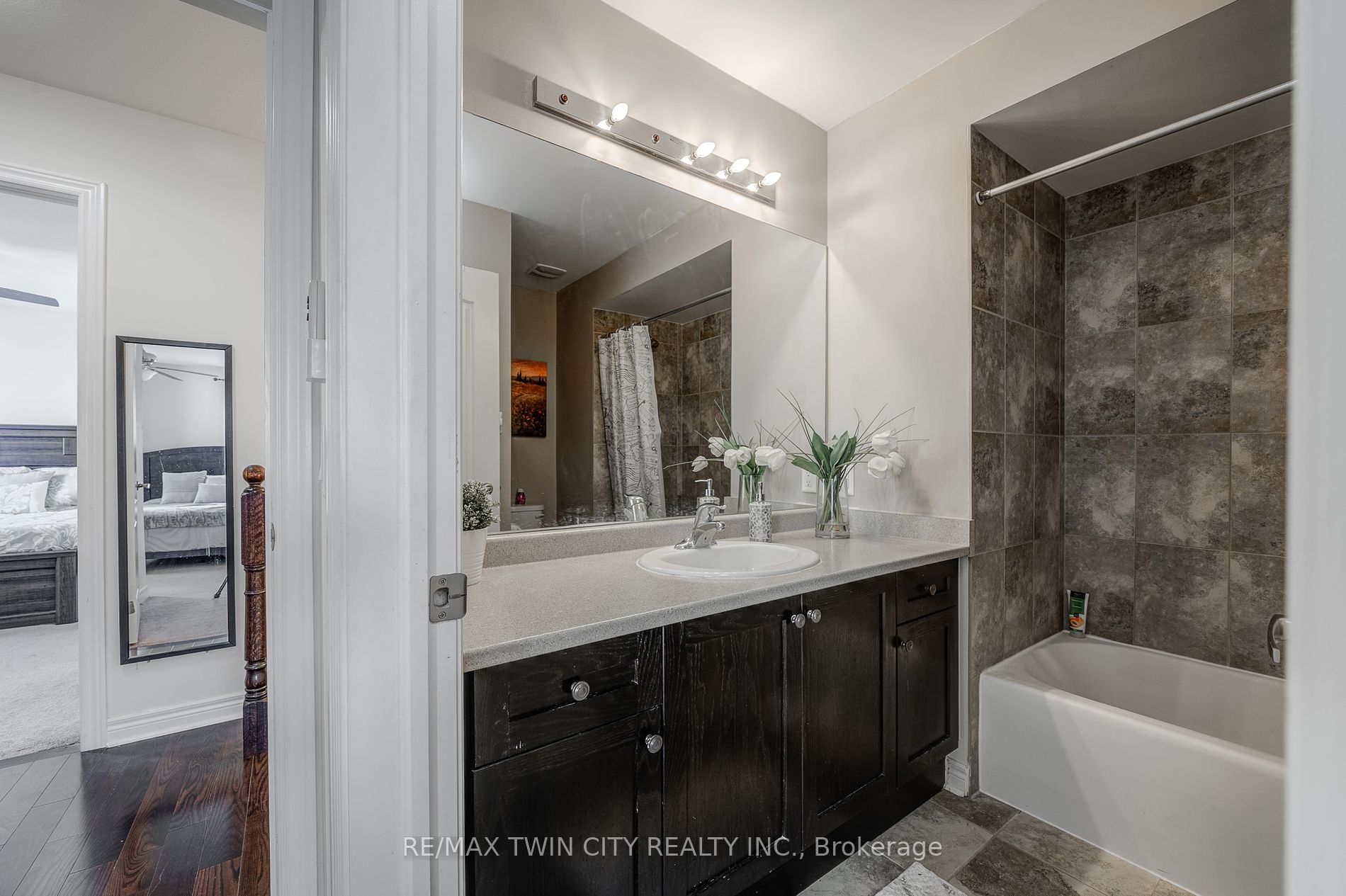 212 Dorchester Crt