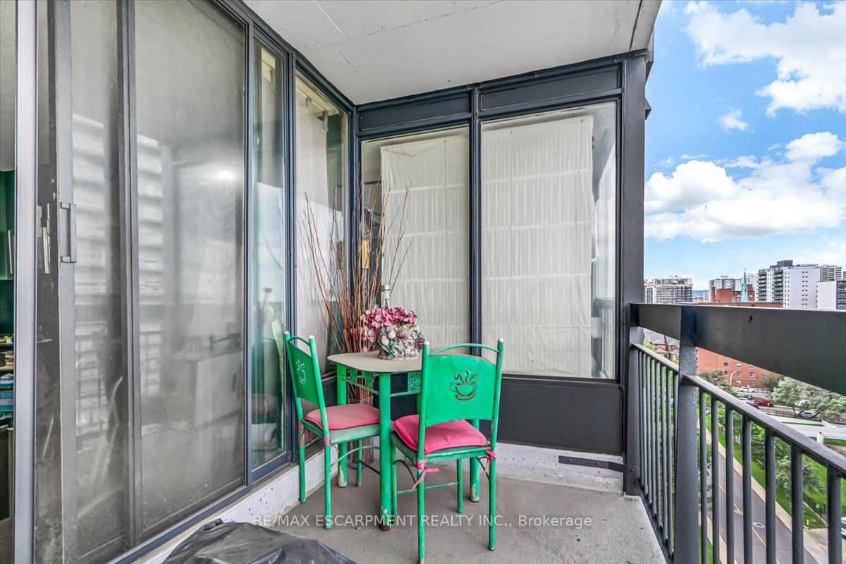 150 CHARLTON Avenue E #1201