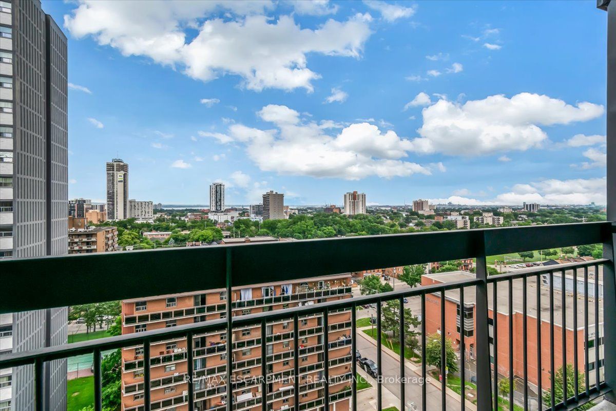 150 CHARLTON Avenue E #1201