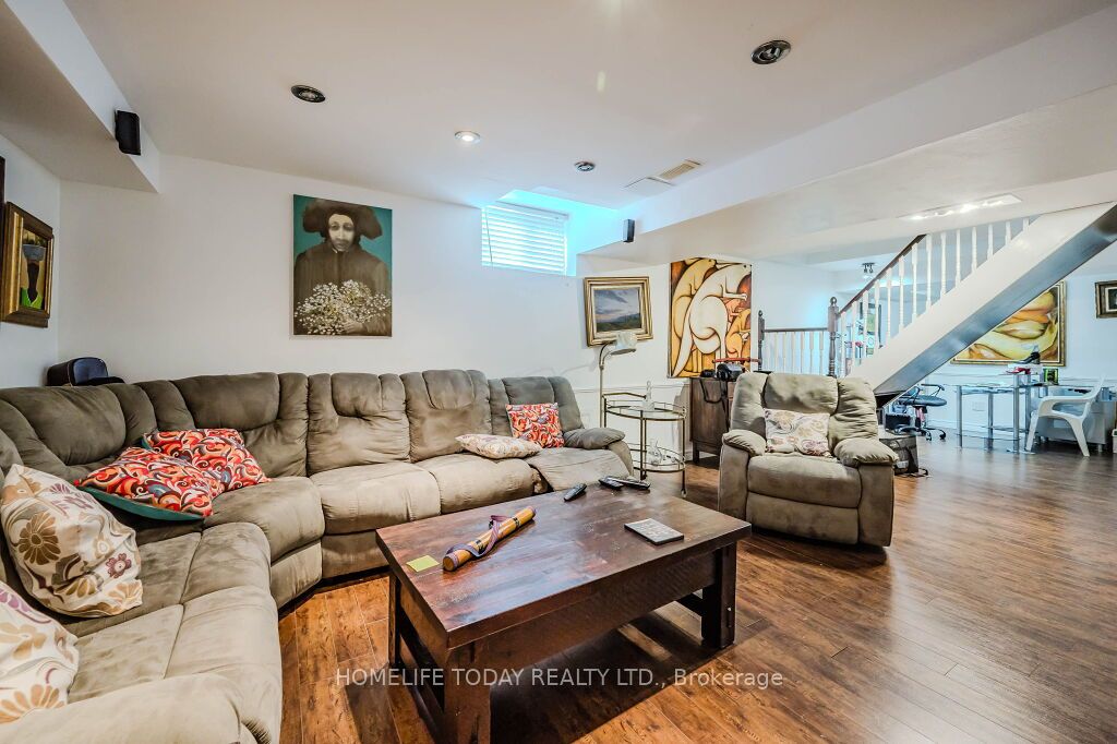 275 Farley Dr