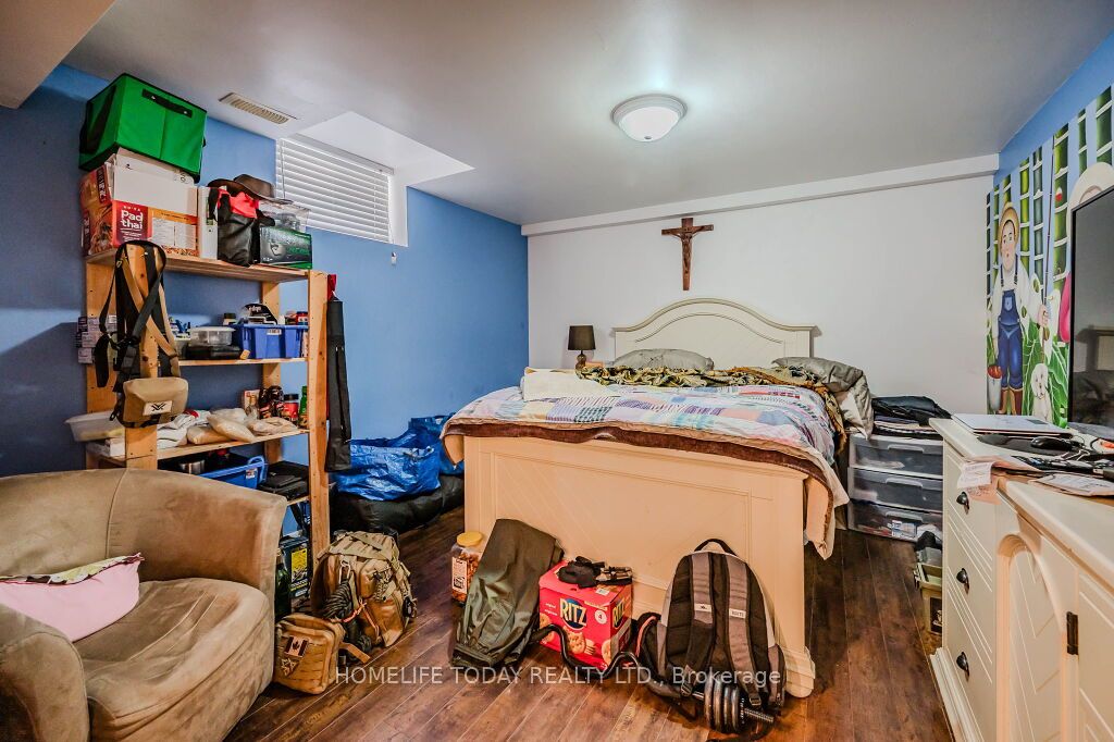 275 Farley Dr