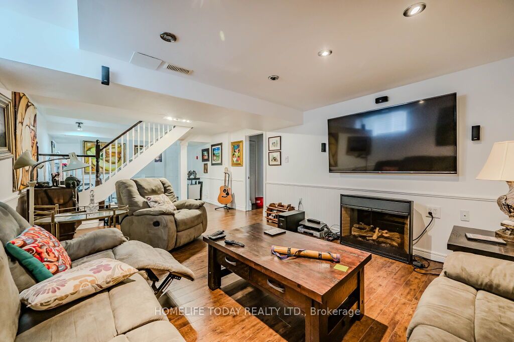 275 Farley Dr