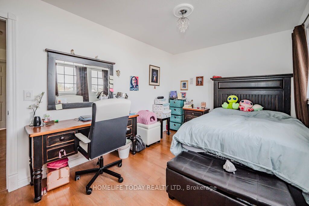 275 Farley Dr
