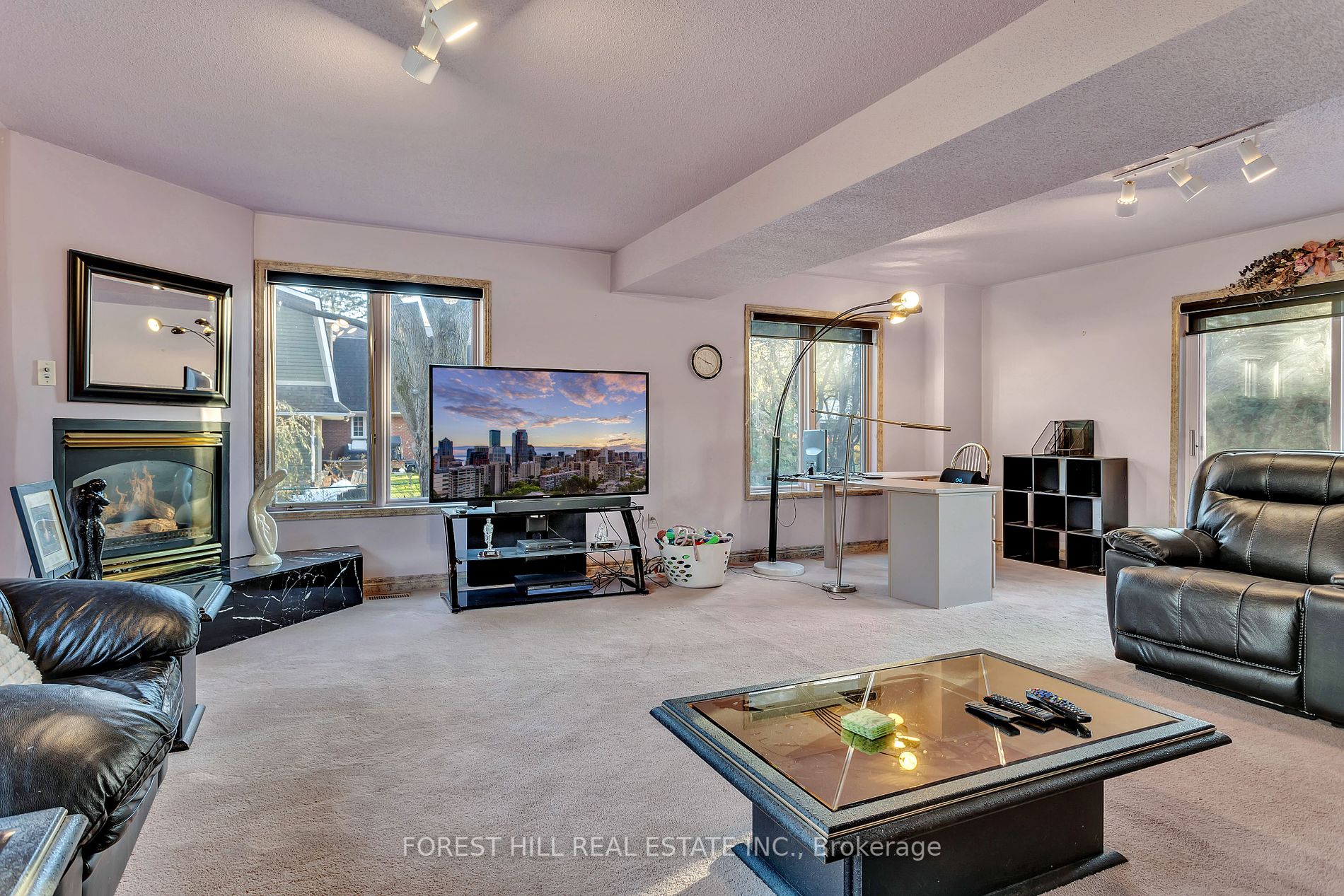 285 Cottonwood Dr