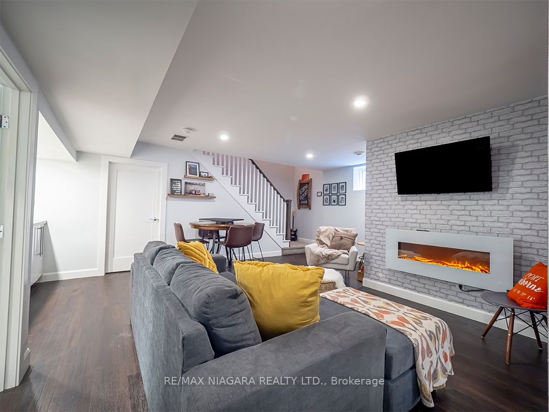 5 Heron Pointe Road