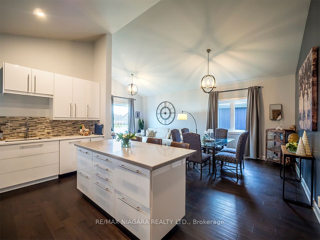 5 Heron Pointe Road