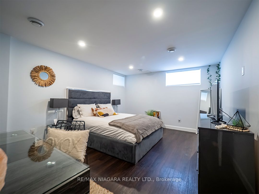 5 Heron Pointe Road