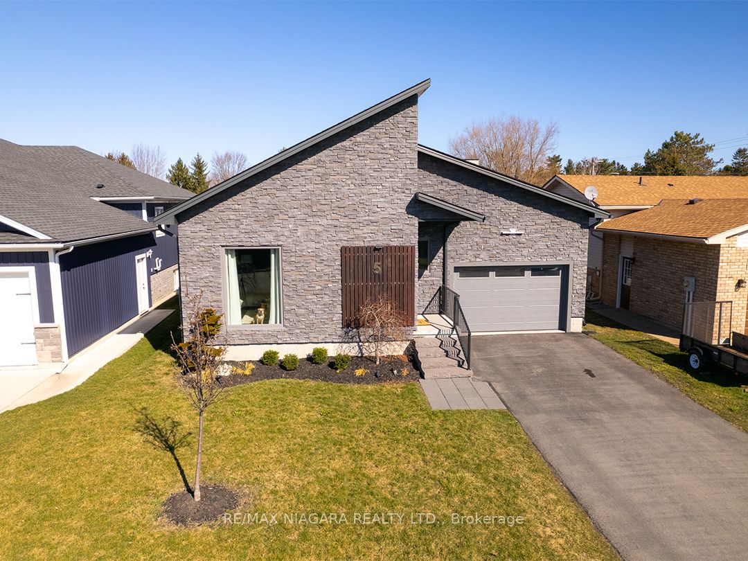 5 Heron Pointe Road