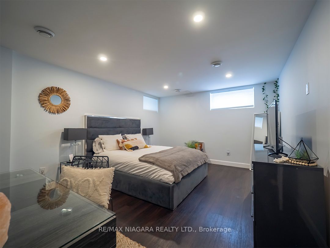 5 Heron Pointe Road