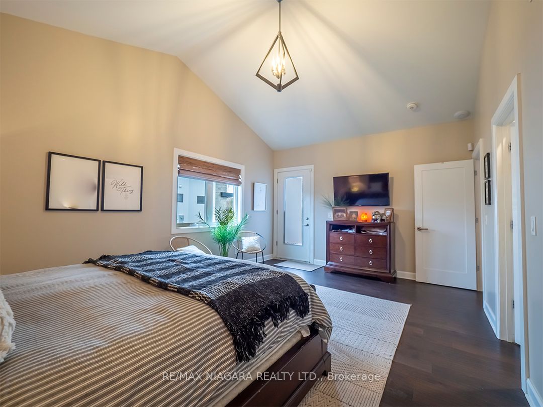 5 Heron Pointe Road