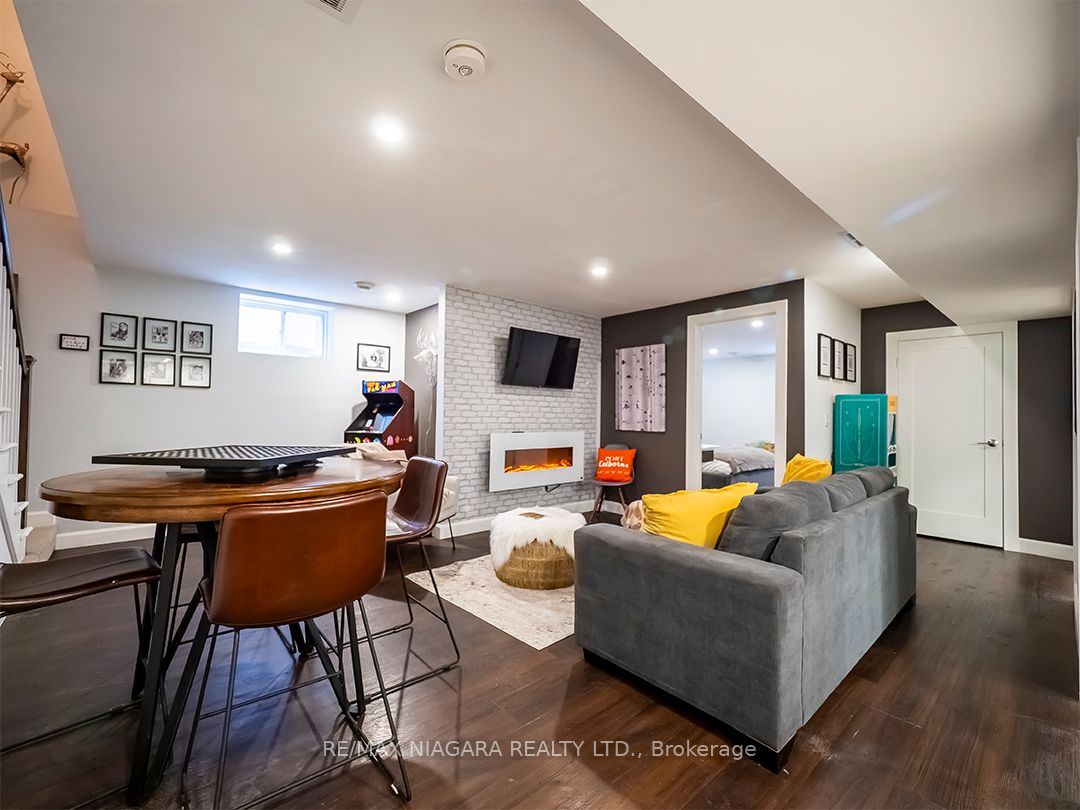 5 Heron Pointe Road