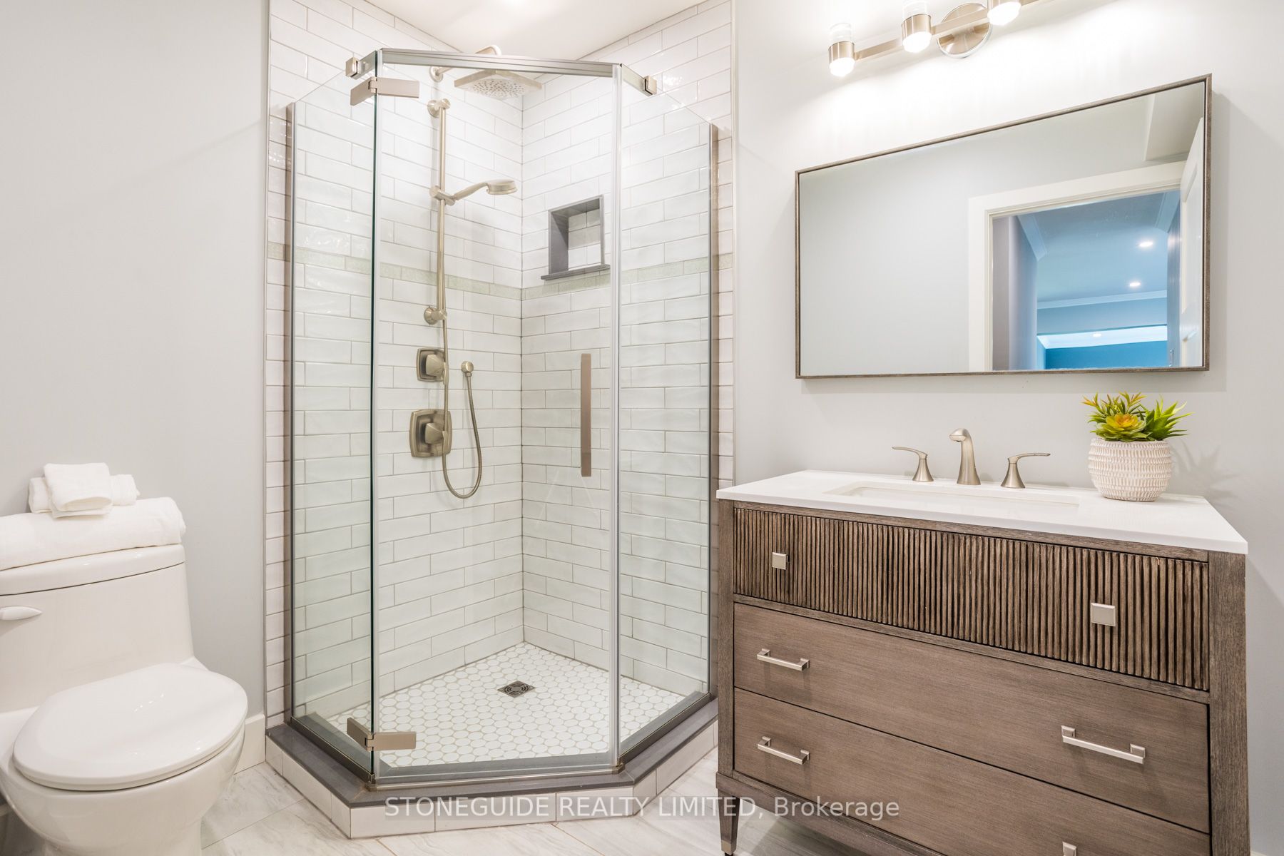 6 Weller Cres