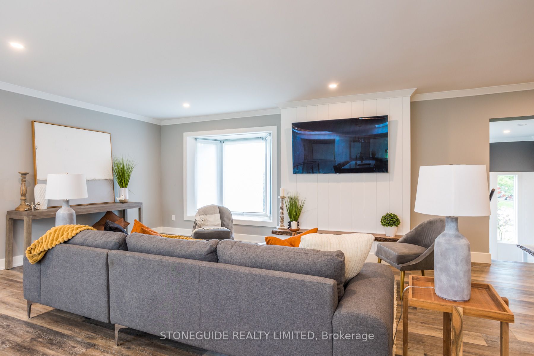 6 Weller Cres