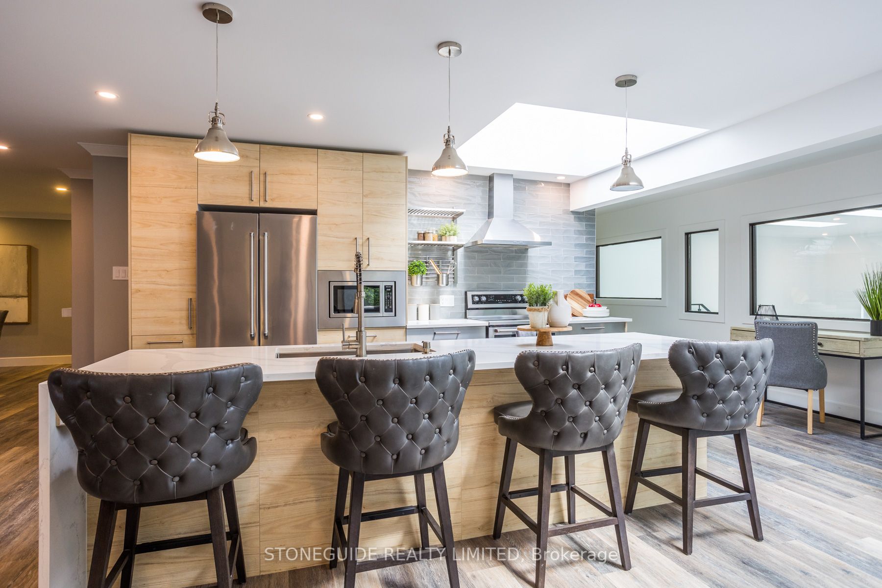 6 Weller Cres