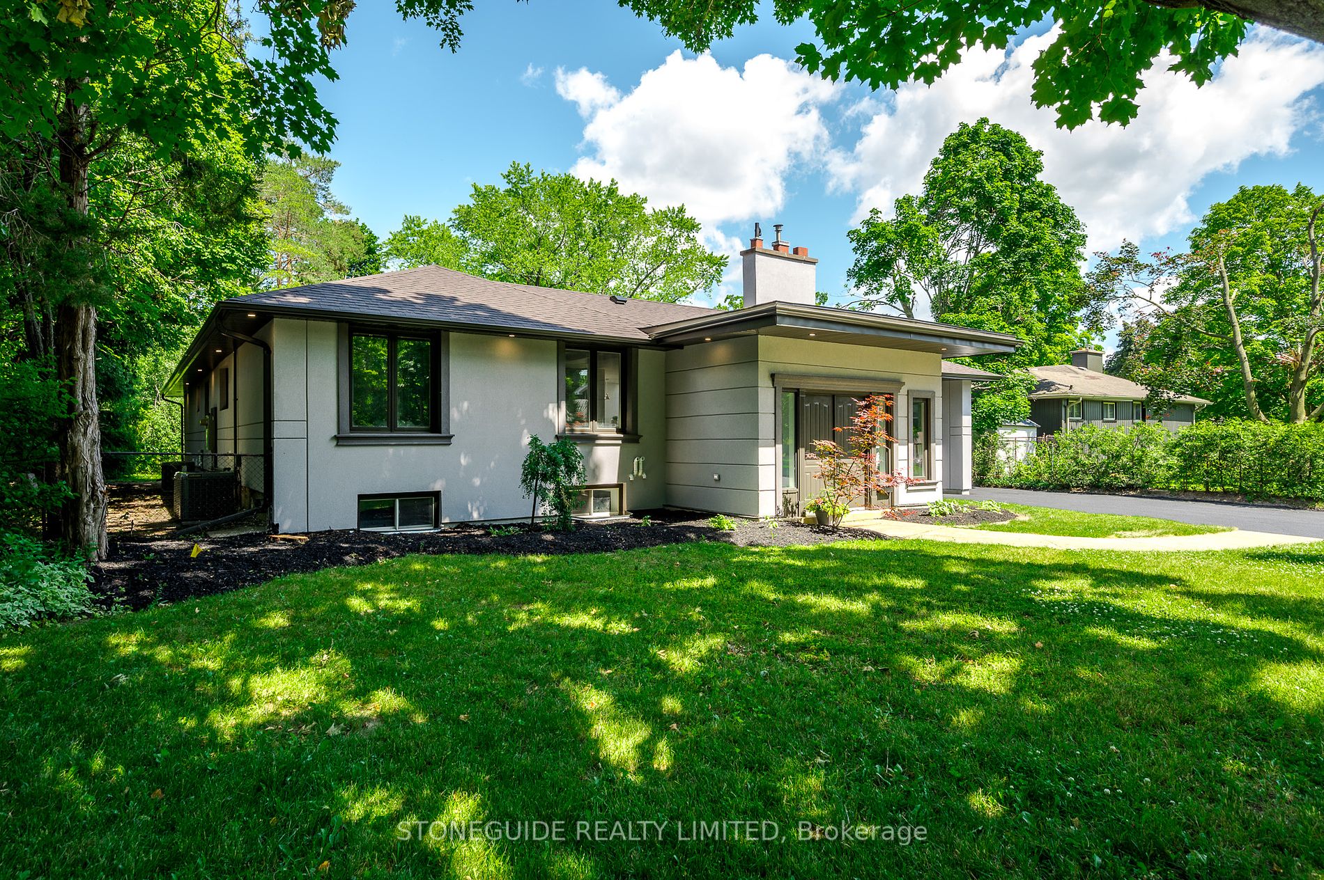 6 Weller Cres